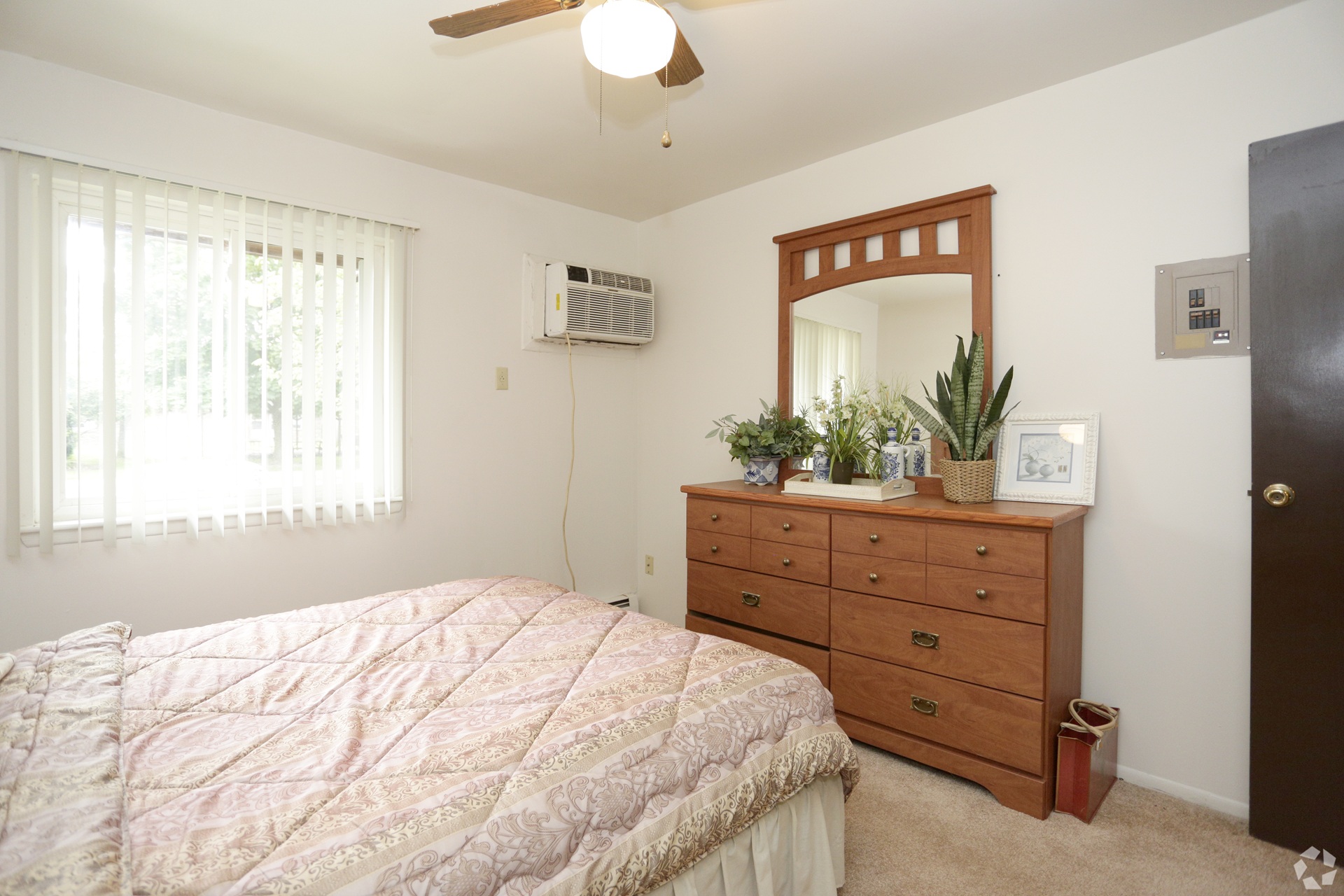 Goldentree Apartments third bedroom in Portage Michigan
